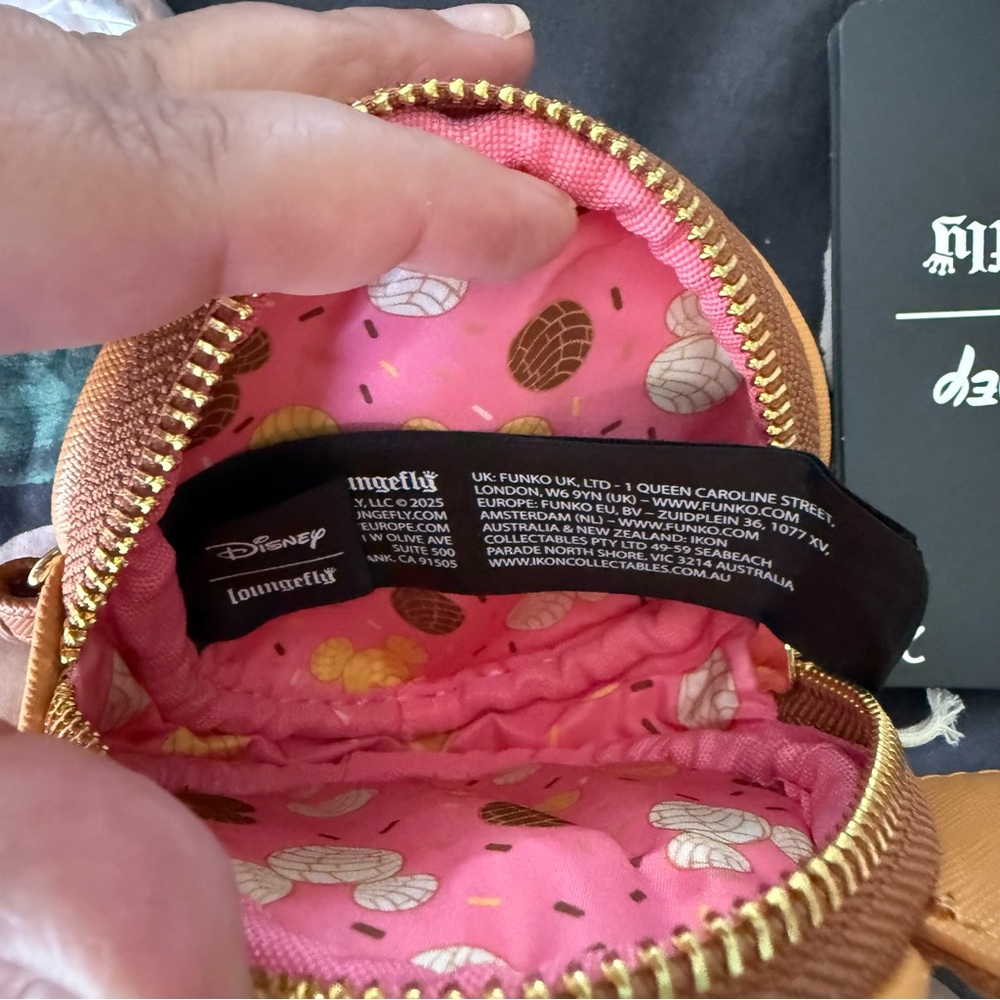 Loungefly Disney Minnie Mouse Chocolate Concha Figural Coin Purse - Picture 7 of 9